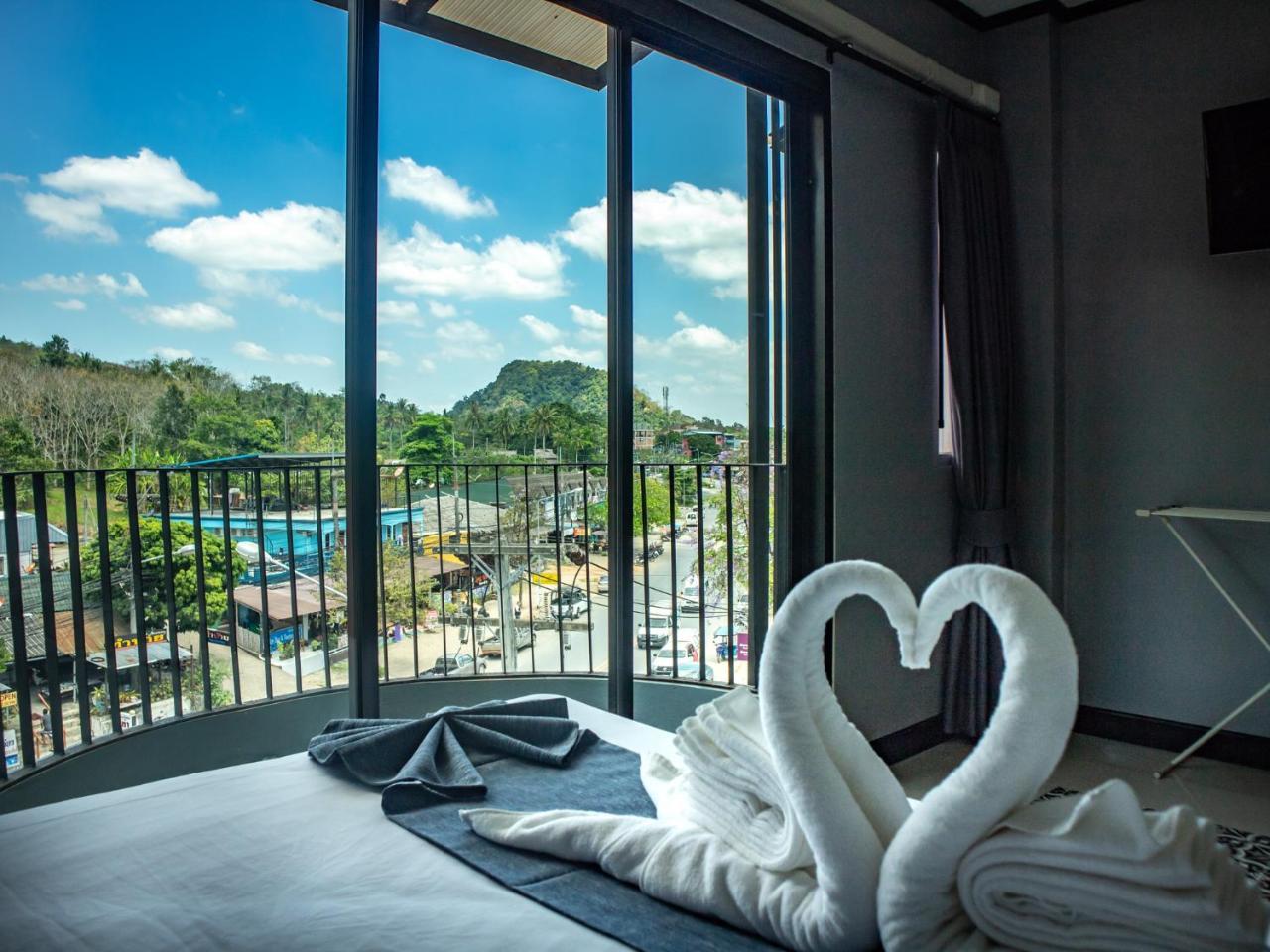 The Moon Night Ao Nang Hotel Krabi town Buitenkant foto